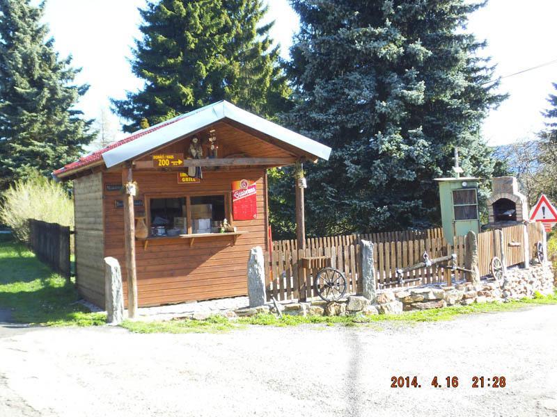 Restaurant Pension-Anton ヤーヒモフ エクステリア 写真