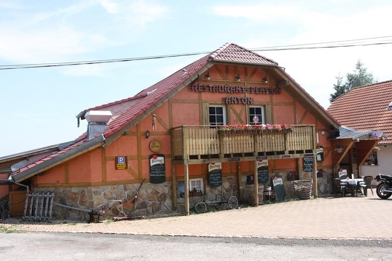 Restaurant Pension-Anton ヤーヒモフ エクステリア 写真