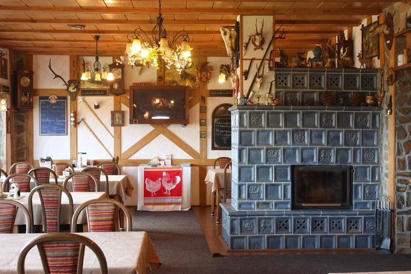 Restaurant Pension-Anton ヤーヒモフ エクステリア 写真
