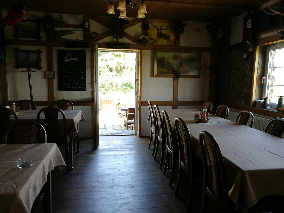 Restaurant Pension-Anton ヤーヒモフ エクステリア 写真
